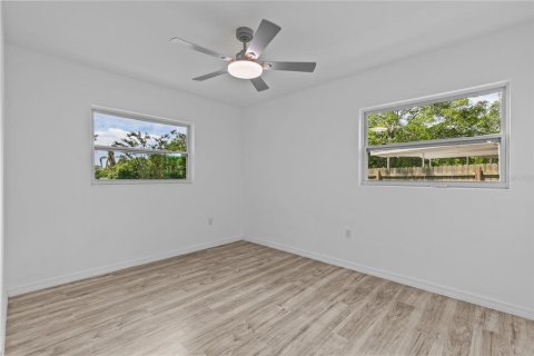 House in Apopka, Florida 3 bedrooms, 110.46 sq.m. № 2110762 - photo 18
