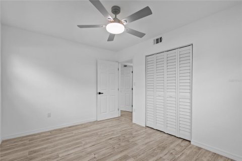 House in Apopka, Florida 3 bedrooms, 110.46 sq.m. № 2110762 - photo 19
