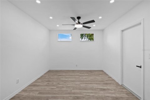 House in Apopka, Florida 3 bedrooms, 110.46 sq.m. № 2110762 - photo 12