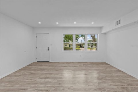 House in Apopka, Florida 3 bedrooms, 110.46 sq.m. № 2110762 - photo 4