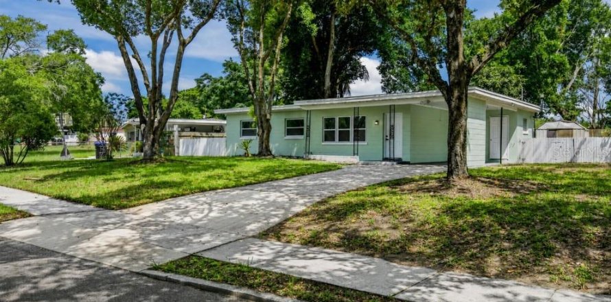 House in Apopka, Florida 3 bedrooms, 110.46 sq.m. № 2110762