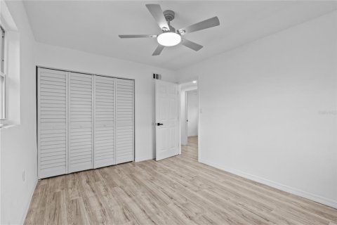 House in Apopka, Florida 3 bedrooms, 110.46 sq.m. № 2110762 - photo 21