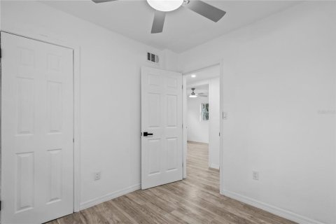 House in Apopka, Florida 3 bedrooms, 110.46 sq.m. № 2110762 - photo 17