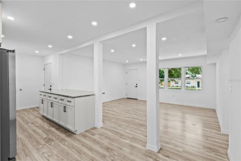 House in Apopka, Florida 3 bedrooms, 110.46 sq.m. № 2110762 - photo 14