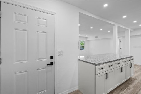 House in Apopka, Florida 3 bedrooms, 110.46 sq.m. № 2110762 - photo 10