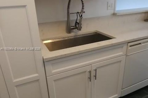 Condominio en venta en Fort Lauderdale, Florida, 2 dormitorios, 80.82 m2 № 1748830 - foto 5