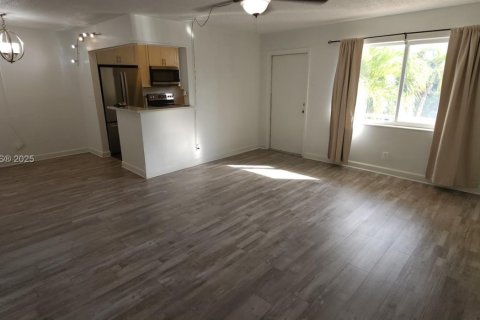 Condominio en venta en Fort Lauderdale, Florida, 2 dormitorios, 80.82 m2 № 1748830 - foto 4