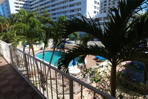 Condominio en venta en Fort Lauderdale, Florida, 2 dormitorios, 80.82 m2 № 1748830 - foto 1