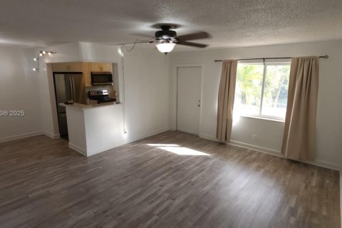 Condominio en venta en Fort Lauderdale, Florida, 2 dormitorios, 80.82 m2 № 1748830 - foto 3