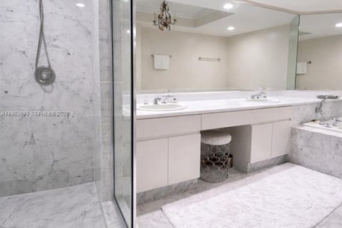 Apartamento en alquiler en Sunny Isles Beach, Florida, 2 dormitorios, 142.14 m2 № 2053133 - foto 9