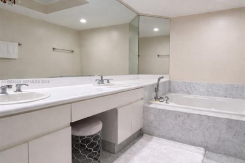 Apartamento en alquiler en Sunny Isles Beach, Florida, 2 dormitorios, 142.14 m2 № 2053133 - foto 8