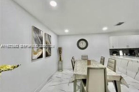 Casa en venta en Miami, Florida, 2 dormitorios, 120.77 m2 № 1986718 - foto 11