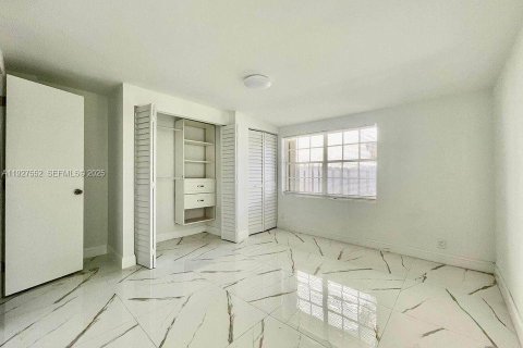 Casa en venta en Miami, Florida, 2 dormitorios, 120.77 m2 № 1986718 - foto 17