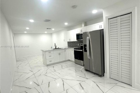 Casa en venta en Miami, Florida, 2 dormitorios, 120.77 m2 № 1986718 - foto 13
