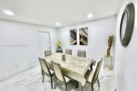 Casa en venta en Miami, Florida, 2 dormitorios, 120.77 m2 № 1986718 - foto 12