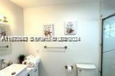 Casa en venta en Miami, Florida, 2 dormitorios, 120.77 m2 № 1986718 - foto 10