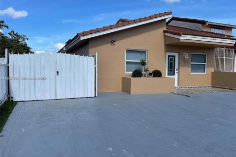 Casa en venta en Miami, Florida, 2 dormitorios, 120.77 m2 № 1986718 - foto 1