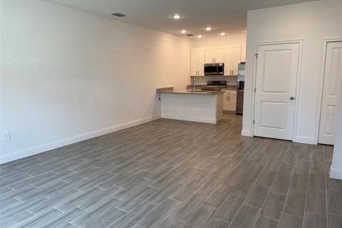 Villa ou maison à louer à Poinciana, Floride: 2 chambres, 98.1 m2 № 2416639 - photo 2