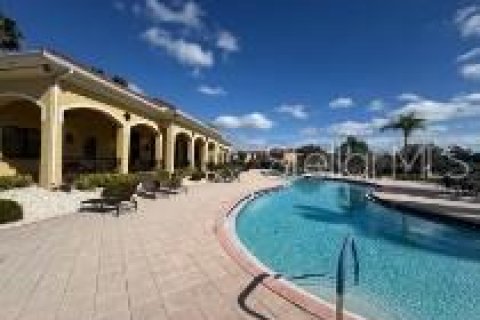 Villa ou maison à louer à Poinciana, Floride: 2 chambres, 98.1 m2 № 2416639 - photo 10