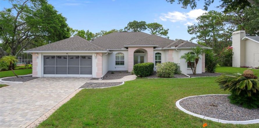 Casa en Spring Hill, Florida 3 dormitorios, 186.36 m2 № 1875766