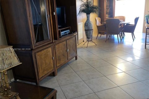 House in Hollywood, Florida 3 bedrooms, 166.2 sq.m. № 2047234 - photo 7