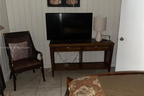 House in Hollywood, Florida 3 bedrooms, 166.2 sq.m. № 2047234 - photo 16