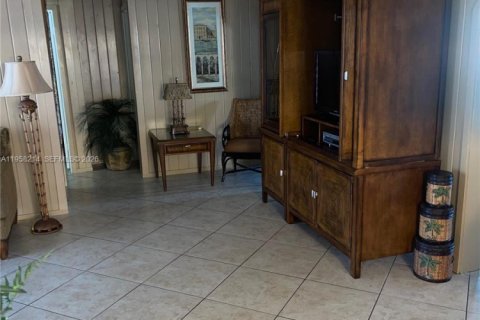 House in Hollywood, Florida 3 bedrooms, 166.2 sq.m. № 2047234 - photo 23