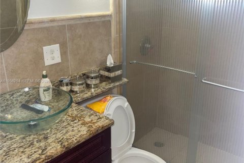 House in Hollywood, Florida 3 bedrooms, 166.2 sq.m. № 2047234 - photo 15