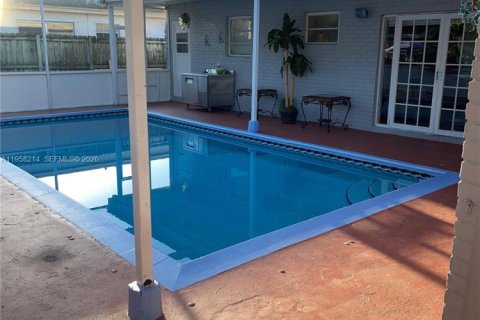 House in Hollywood, Florida 3 bedrooms, 166.2 sq.m. № 2047234 - photo 13