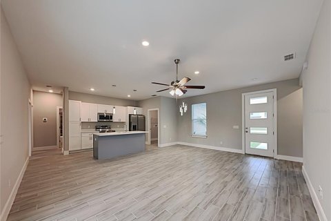 Casa en alquiler en Kissimmee, Florida, 4 dormitorios, 149.11 m2 № 2113017 - foto 3
