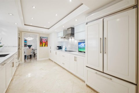 Condo in Bal Harbour, Florida, 3 bedrooms  № 1850775 - photo 11