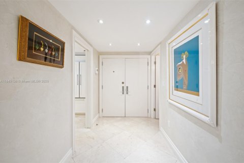 Condo in Bal Harbour, Florida, 3 bedrooms  № 1850775 - photo 2