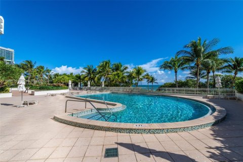 Condo in Bal Harbour, Florida, 3 bedrooms  № 1850775 - photo 28
