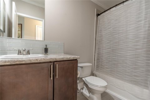 House in Naples, Florida 4 bedrooms, 252.69 sq.m. № 1864858 - photo 20