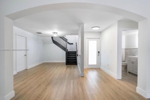 Touwnhouse à louer à Miami, Floride: 3 chambres, 166.3 m2 № 1986715 - photo 8