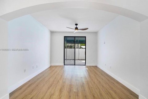 Touwnhouse à louer à Miami, Floride: 3 chambres, 166.3 m2 № 1986715 - photo 4