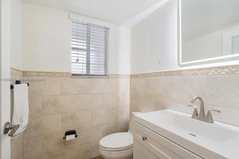 Touwnhouse à louer à Miami, Floride: 3 chambres, 166.3 m2 № 1986715 - photo 7
