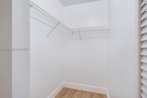 Touwnhouse à louer à Miami, Floride: 3 chambres, 166.3 m2 № 1986715 - photo 21