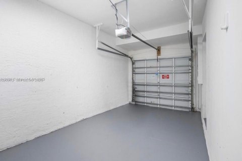 Touwnhouse à louer à Miami, Floride: 3 chambres, 166.3 m2 № 1986715 - photo 10