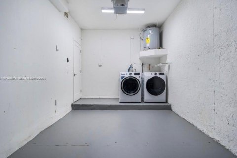 Touwnhouse à louer à Miami, Floride: 3 chambres, 166.3 m2 № 1986715 - photo 11