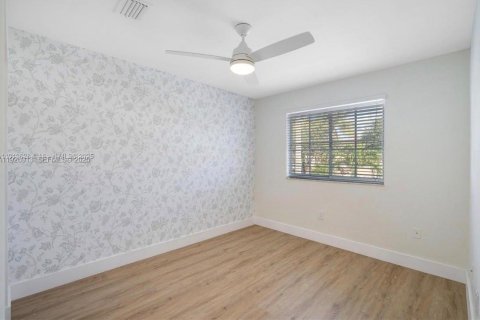 Touwnhouse à louer à Miami, Floride: 3 chambres, 166.3 m2 № 1986715 - photo 18