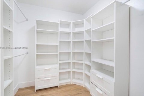 Touwnhouse à louer à Miami, Floride: 3 chambres, 166.3 m2 № 1986715 - photo 23