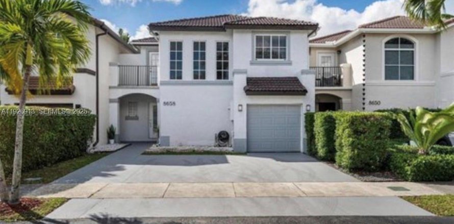 Touwnhouse à Miami, Floride 3 chambres, 166.3 m2 № 1986715