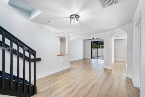 Touwnhouse à louer à Miami, Floride: 3 chambres, 166.3 m2 № 1986715 - photo 5