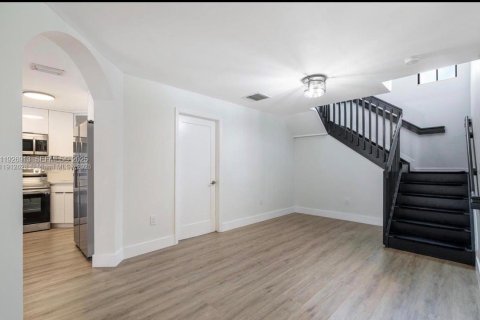 Touwnhouse à louer à Miami, Floride: 3 chambres, 166.3 m2 № 1986715 - photo 9