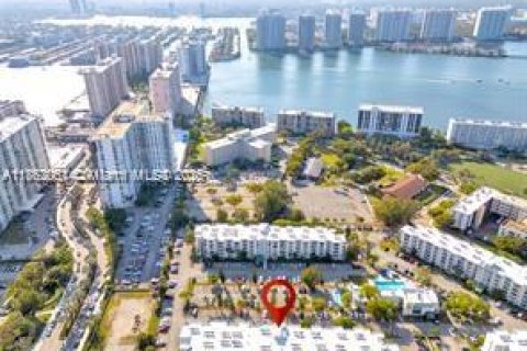 Copropriété à vendre à Sunny Isles Beach, Floride: 1 chambre, 57.6 m2 № 1892363 - photo 20