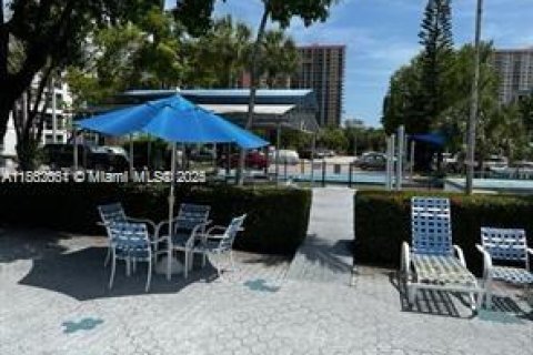 Copropriété à vendre à Sunny Isles Beach, Floride: 1 chambre, 57.6 m2 № 1892363 - photo 21