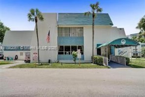 Copropriété à vendre à Sunny Isles Beach, Floride: 1 chambre, 57.6 m2 № 1892363 - photo 13
