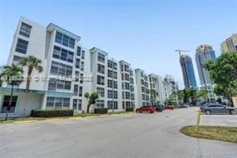 Copropriété à vendre à Sunny Isles Beach, Floride: 1 chambre, 57.6 m2 № 1892363 - photo 6