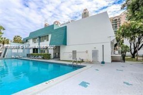 Copropriété à vendre à Sunny Isles Beach, Floride: 1 chambre, 57.6 m2 № 1892363 - photo 14